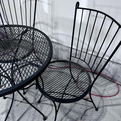 Wire Black Bistro Table and 2 Chairs 