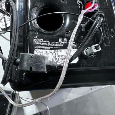 Phillips Stereo with an IPOD Dock 