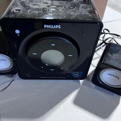 Phillips Stereo with an IPOD Dock 