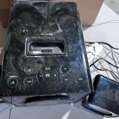 Phillips Stereo with an IPOD Dock 
