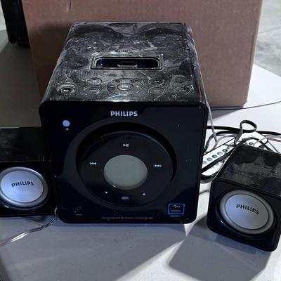 Phillips Stereo with an IPOD Dock 