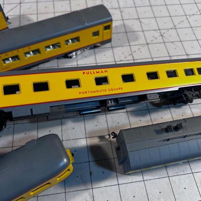 HO Scale Union Pacific Passenger Train Cars 8 