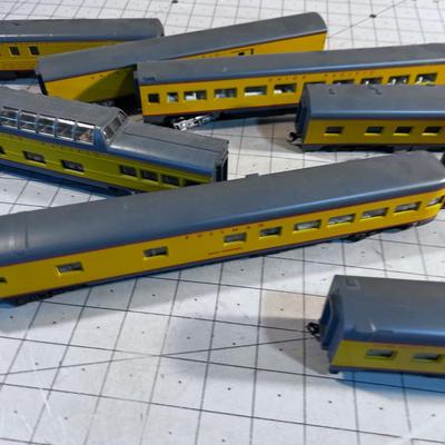 HO Scale Union Pacific Passenger Train Cars 8 