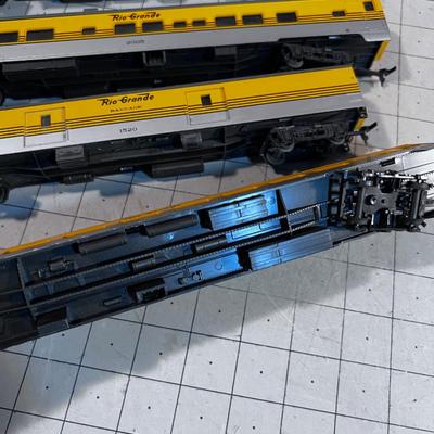HO Scale Rio Grand Cars Passenger Train Cars 4