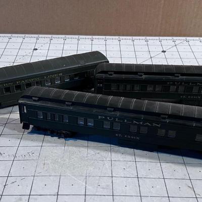 2 Pullman and 1 Southern Pacific Passenger Cars HO SCALE.