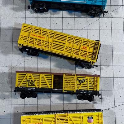 4 Livestock Cars 