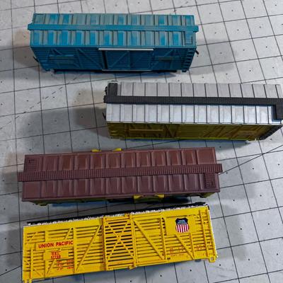 4 Livestock Cars 