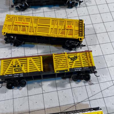 4 Livestock Cars 