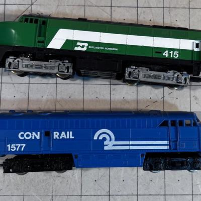 2 ENGINES HO Burlington Northern and a Conrail 