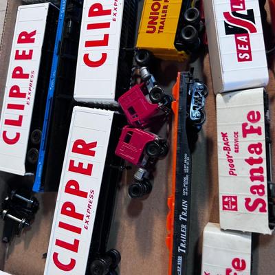 Tray of Flat Bed Tactor Trailer Haulers