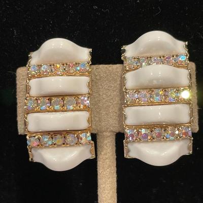 2 pair of vintage clip on earring in white