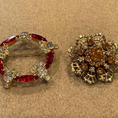 2 vintage gold tone brooches
