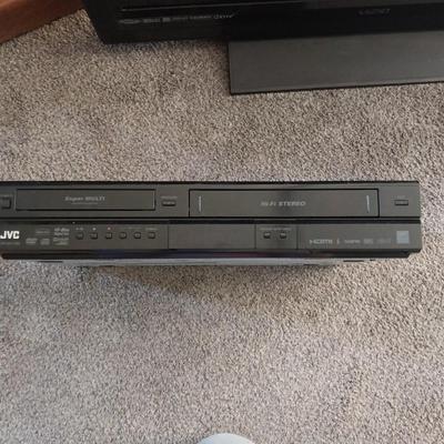 VIZIO 32" TV WITH REMOTE AND JVC COMB0 DVD/VHS PLAYER