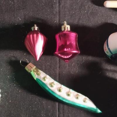 VERY NICE VINTAGE CHRISTMAS ITEMS