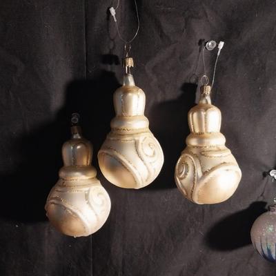 VERY NICE VINTAGE CHRISTMAS ITEMS