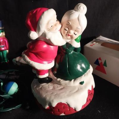 VERY NICE VINTAGE CHRISTMAS ITEMS