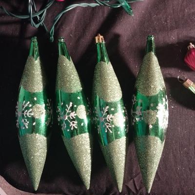 VERY NICE VINTAGE CHRISTMAS ITEMS