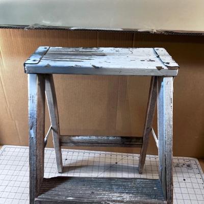 Step Ladder Cute Wood Has paint on it. 