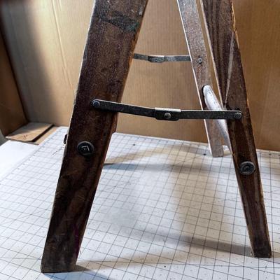Step Ladder Cute Wood Has paint on it. 