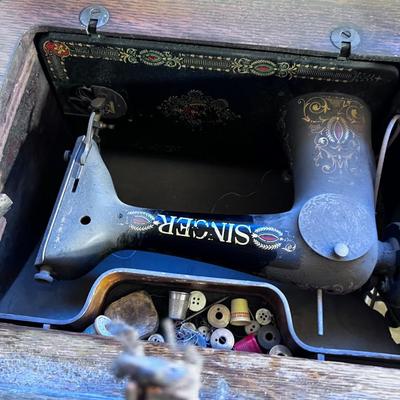 CUTE!! Old Singer Treadle Sewing Machine 