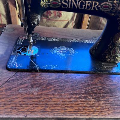 CUTE!! Old Singer Treadle Sewing Machine 