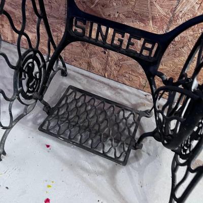 CUTE!! Old Singer Treadle Sewing Machine 