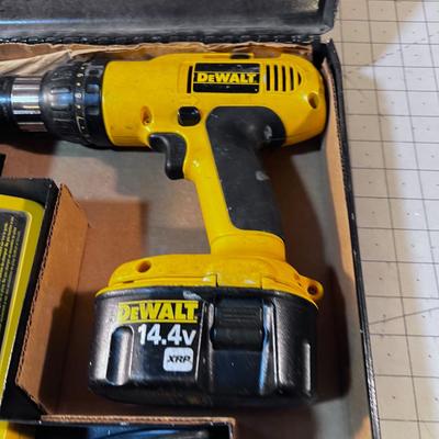 DeWalt 14.4 Cordless Drill with Battery and charger 