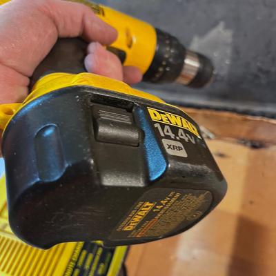 DeWalt 14.4 Cordless Drill with Battery and charger 