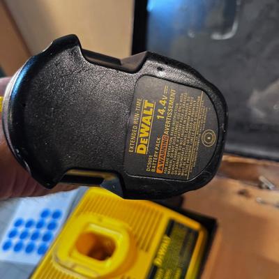 DeWalt 14.4 Cordless Drill with Battery and charger 