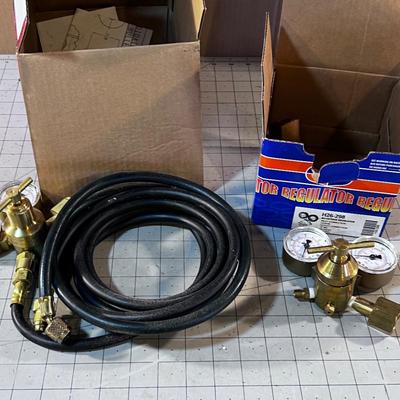 2 Pressure Regulators 