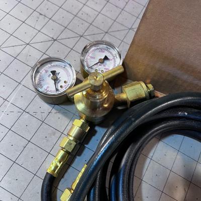 2 Pressure Regulators 