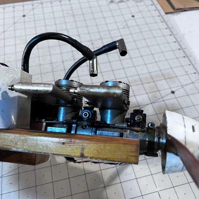 2 Cylinder RC Engine Propeller with not turn. 