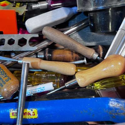 Tray of TOOLS Vice, Chalk Line, Dowl Jig