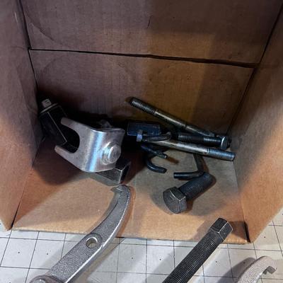 Wheel Pullers 