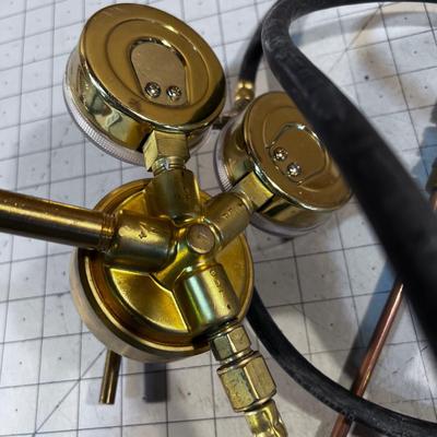 Pressure Gauge for Charging Cooler or Air Conditioner