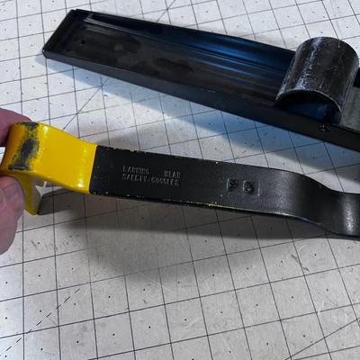 Stanley Wonder Bar and a Roll lifter 