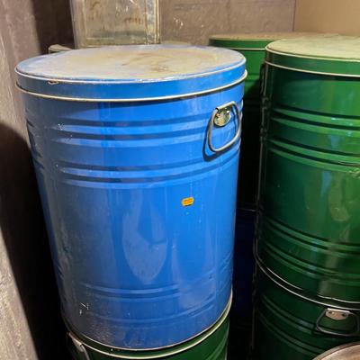 Several Hundred Pounds of Wheat - WARNING DO NOT BID UNLESS YOU ARE WILLING AND ABLE TO TAKE IT ALL!!!!!