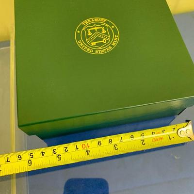 Large Coin In Case US Treasury Ron & Nancy Reagan