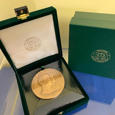 Large Coin In Case US Treasury Ron & Nancy Reagan
