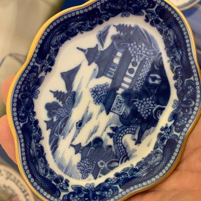 Commissioned Mottaheteh Porcelain Decorative China Lot