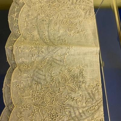 Table Lace Decoration From Tricia Nixon White House Wedding & Estate Bow Tie