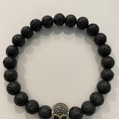 Black onyx bead and skull bracelet