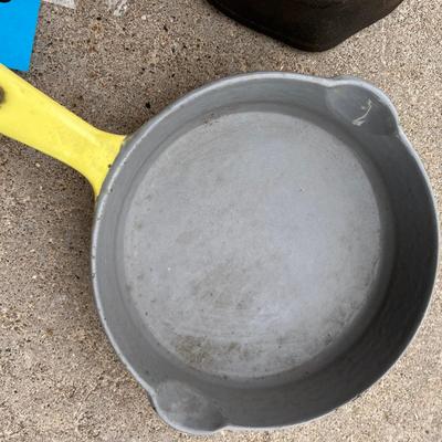 2 Cast Iron skillets