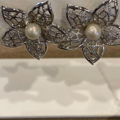 Lia Sophia necklace & 3 silvertone clip on earrings