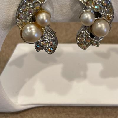 Lia Sophia necklace & 3 silvertone clip on earrings