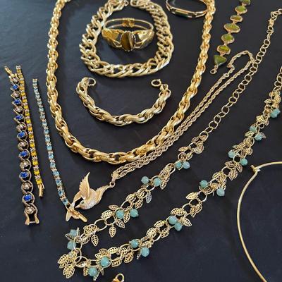 Bold & Gold: 60+ Pieces of Jewelry (B3-RG)
