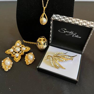 Pearl Necklaces, Bracelets, Earrings & More (B3-RG)