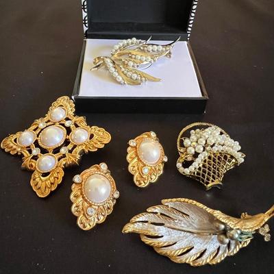 Pearl Necklaces, Bracelets, Earrings & More (B3-RG)