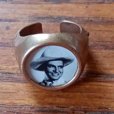 LOT 62 OLD KIDS GENE AUTRY TOY RING