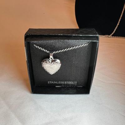 Silver Necklaces, Bracelets & More (B3-RG)